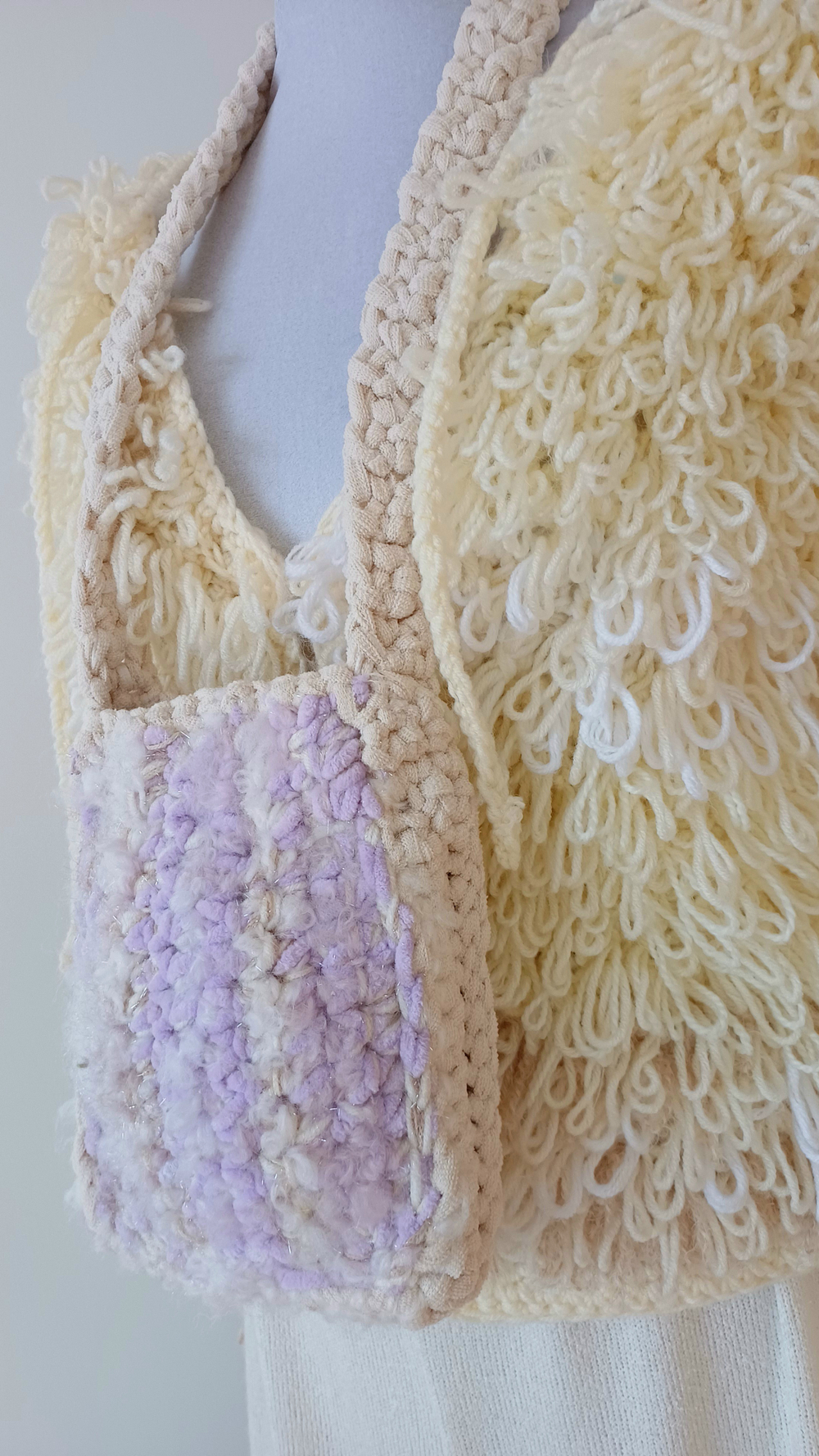 Сумка кроссбоди через плечо вязаная