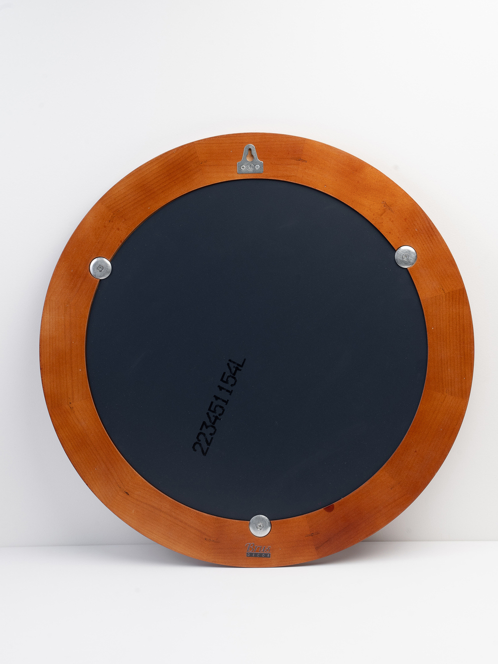 Зеркало настенное в раме из натурального дерева в гостиную. 56 см