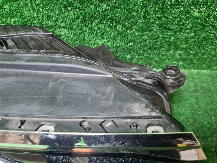 Фара правая VW Touareg 3 (2018-2023) LED