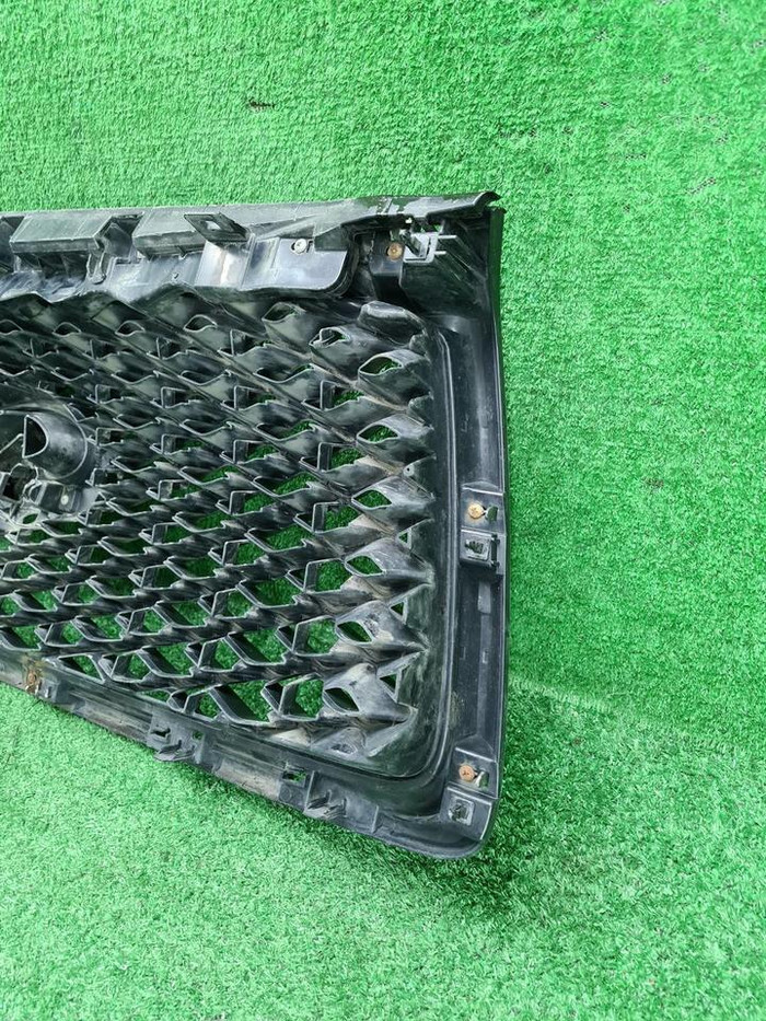 Решетка радиатора Infiniti QX80 (2017-2020)