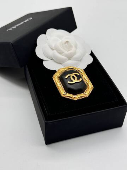 Брошь CHANEL