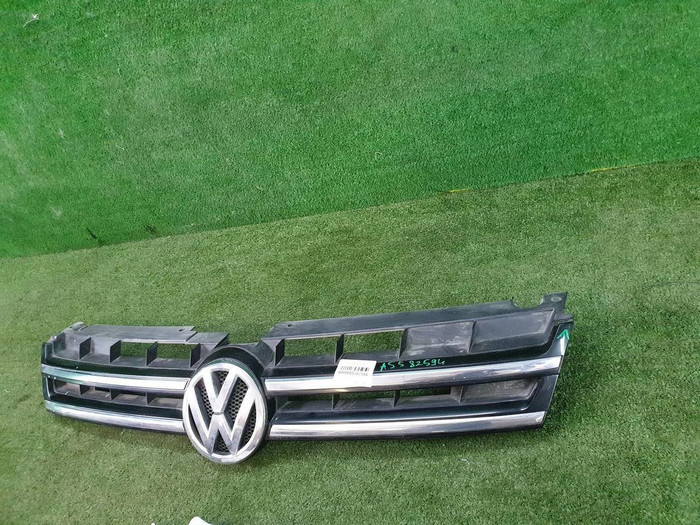 Решетка радиатора VW Touareg 2 NF (2010-2014)