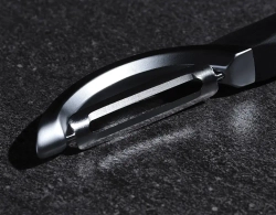 Microplane Специальный вертикальный нож для очистки овощей, черный.