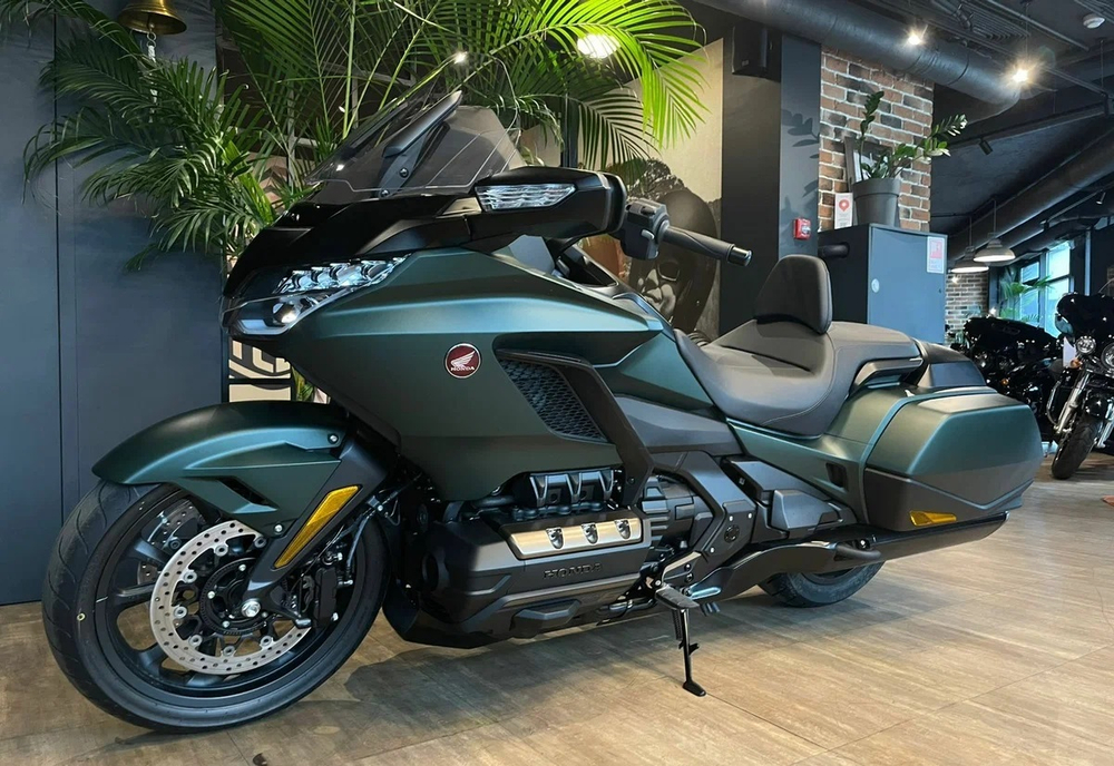Honda GL 1800 Gold Wing, 2024 (Green Denim)