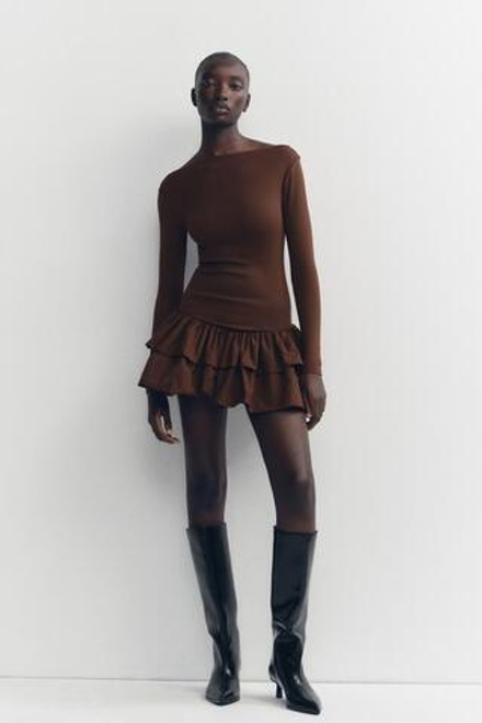 ZARA КОРОТКОЕ ПЛАТЬЕ С ВОЛАНАМИ, КОРИЧНЕВЫЙ