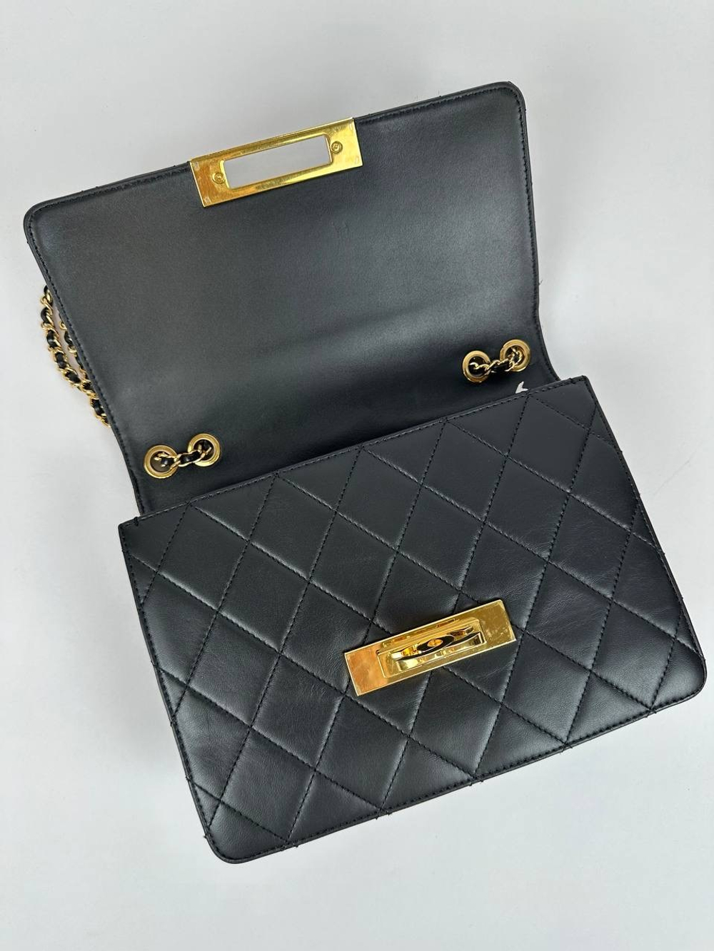 Сумка Chanel Black Quilted Lambskin Leather Golden Class Medium Flap
