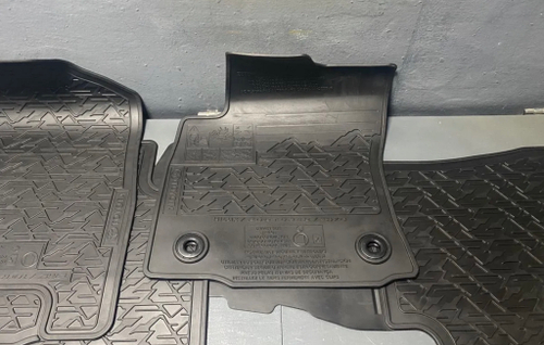 Коврики салона штатные для Toyota Fortuner (2017-2023) PC2100K04LM1