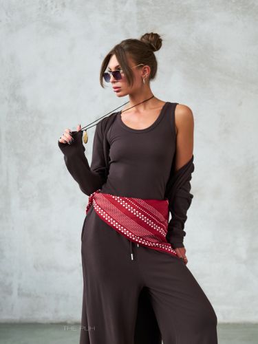 Трикотажный костюм-тройка шоколадного цвета