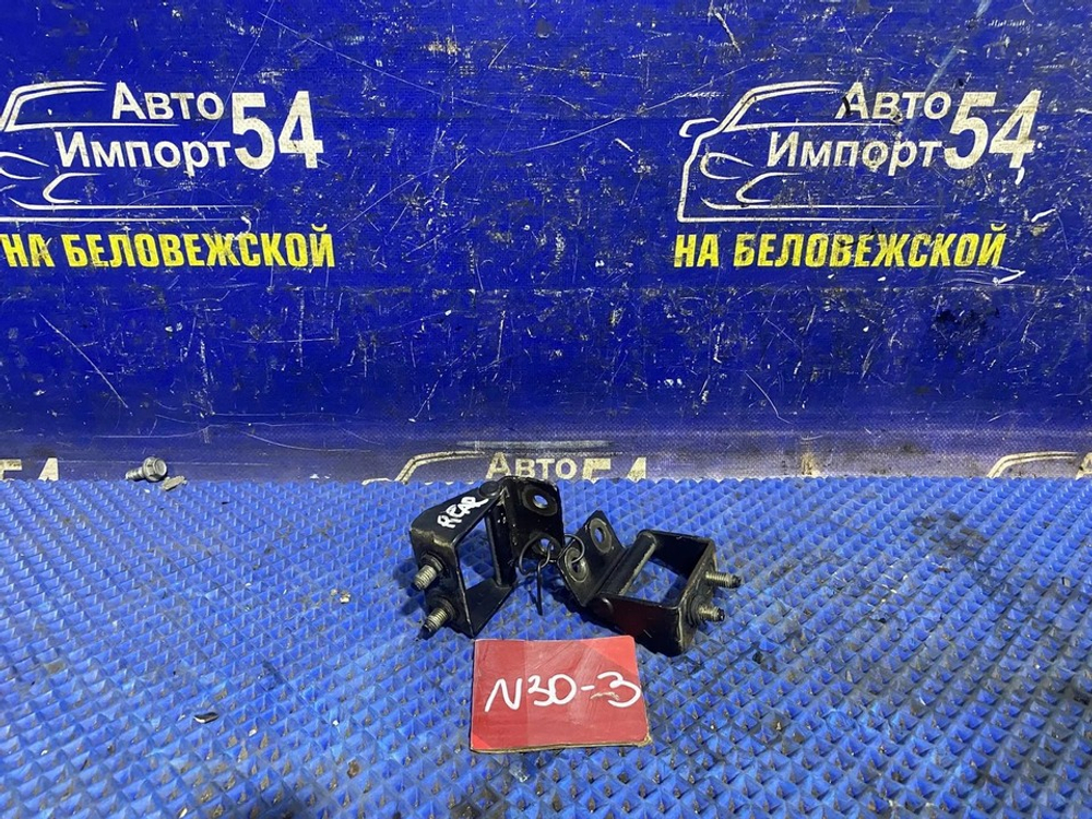 Петля багажника NISSAN R'NESSA 2000