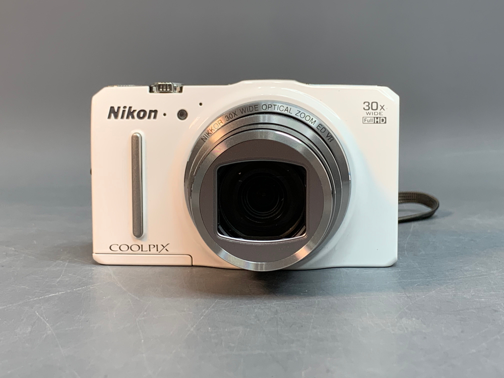 Nikon Coolpix S9700