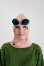 Розовая балаклава с темно-синими бровями из меха норки