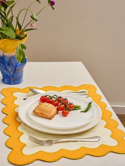 Салфетка под приборы с контрастным кантом горчичного цвета из коллекции Trendy Ruffles, 35х45 см