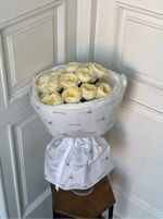 Монобукет из кустовой пионовидной розы желтого оттенка