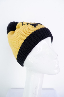 Шапка яркая