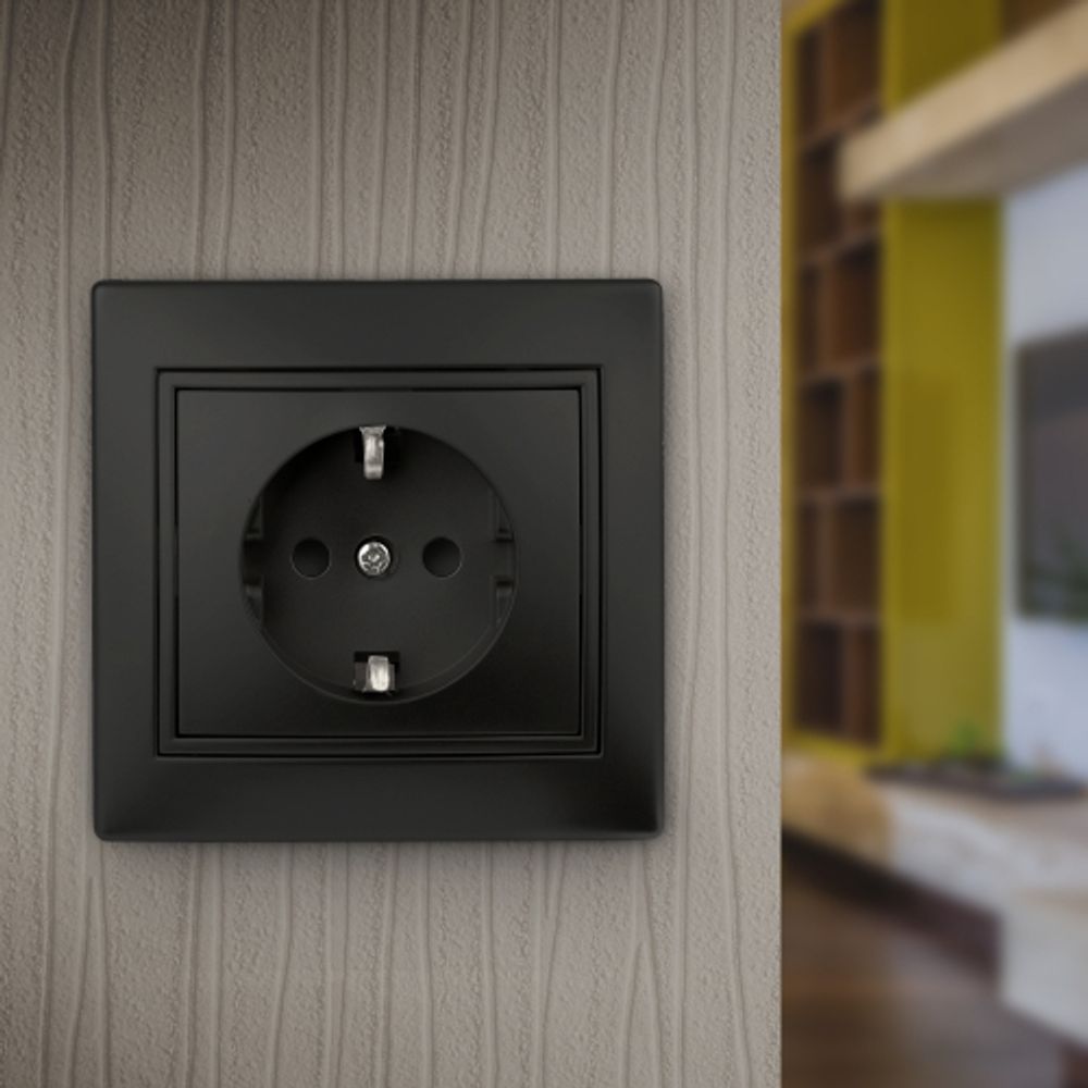 Розетка Intro Plano 1-202-05 с заземлением 2P+E Schuko, 16А-250В, IP20, СУ, антрацит