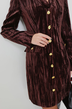 Платье из велюра с акцентными пуговицами