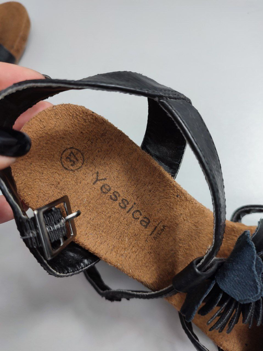 Босоножки Yessica на танкетке 37 размер