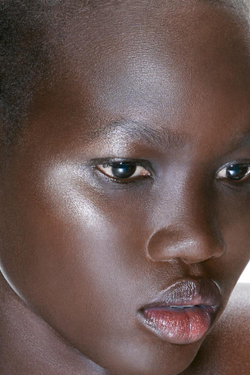 ZARA ЖИДКИЙ ХАЙЛАЙТЕР TEMPTING GLOW