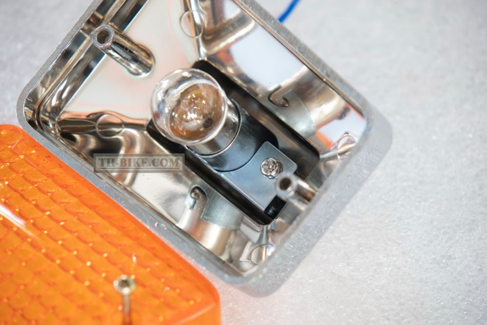 Turn light C50-70-90, Front (L + R) one pair set. Copy. Made in Thailand