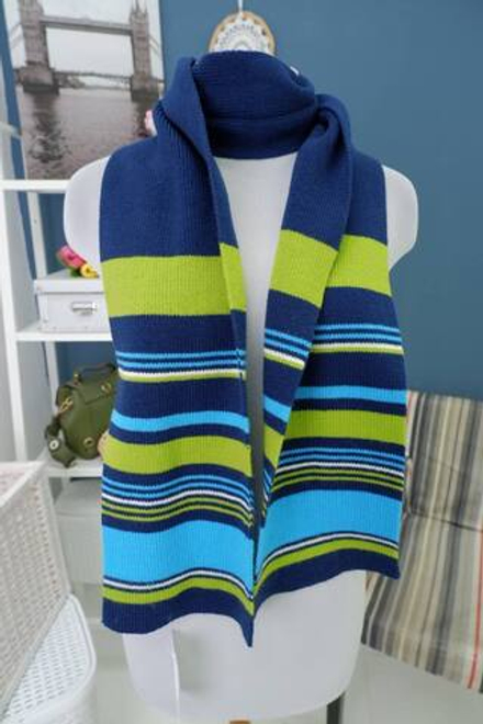 Шарф Oriflame вязаный