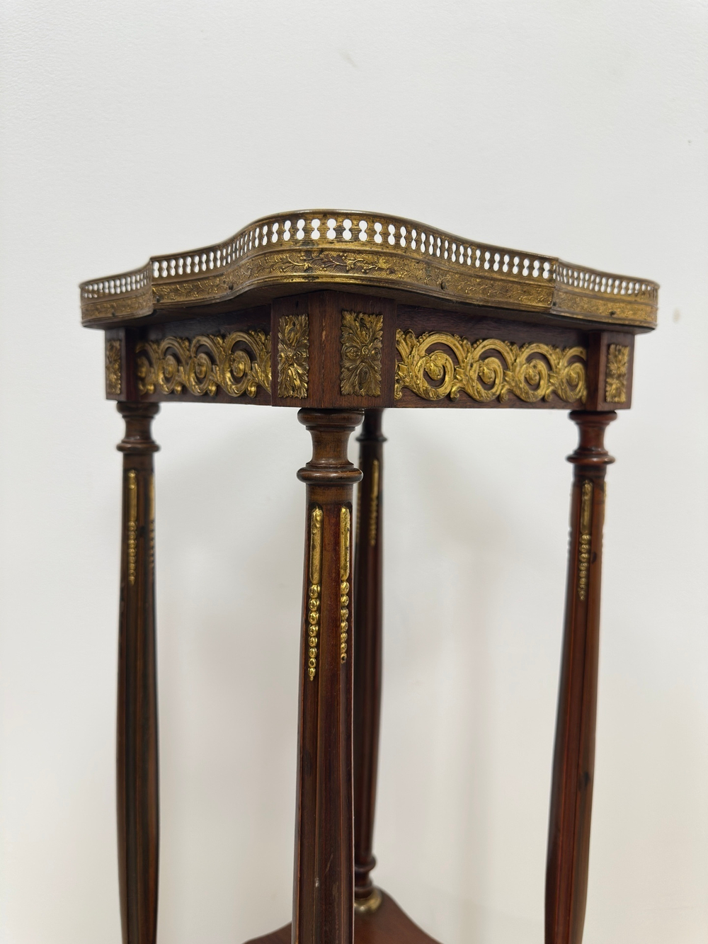 Антикварный столик-жардиньерка в стиле Людовика XVI