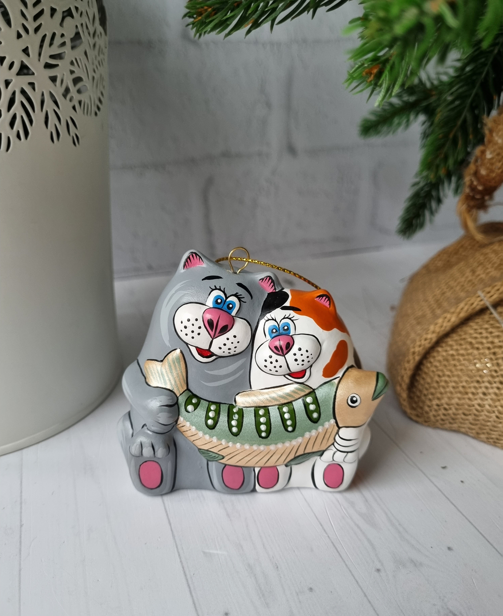 Котики рыбаки ёлочная игрушка из фарфора