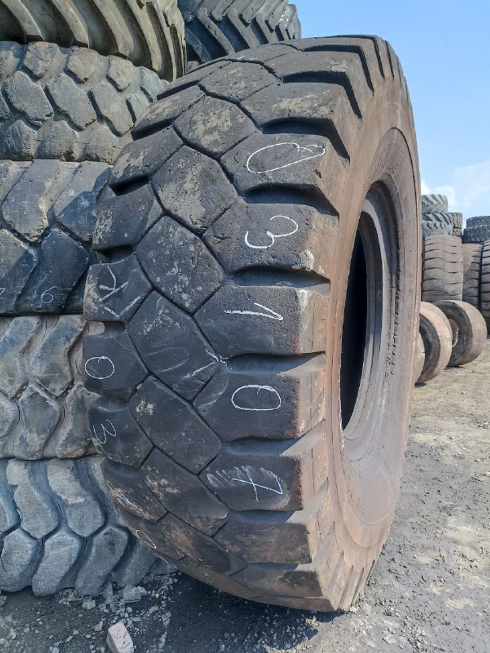 33.00R51 Bridgestone VRDP шина б/у