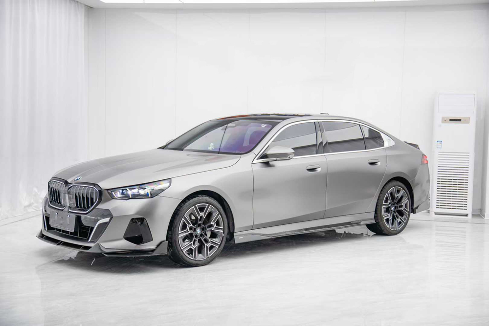 Карбоновый обвес для BMW 5 серии G68 2024+ БМВ губа и юбки спойлер и диффузор