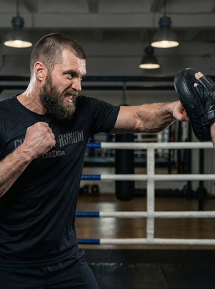 Футболка тренировочная мужская черная LEGENDA Logo Сильный духом