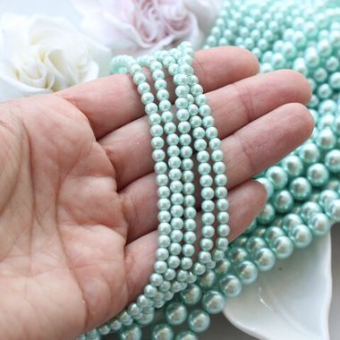 Майорка нежно-зелёная 4 мм, 1 нить, МА144