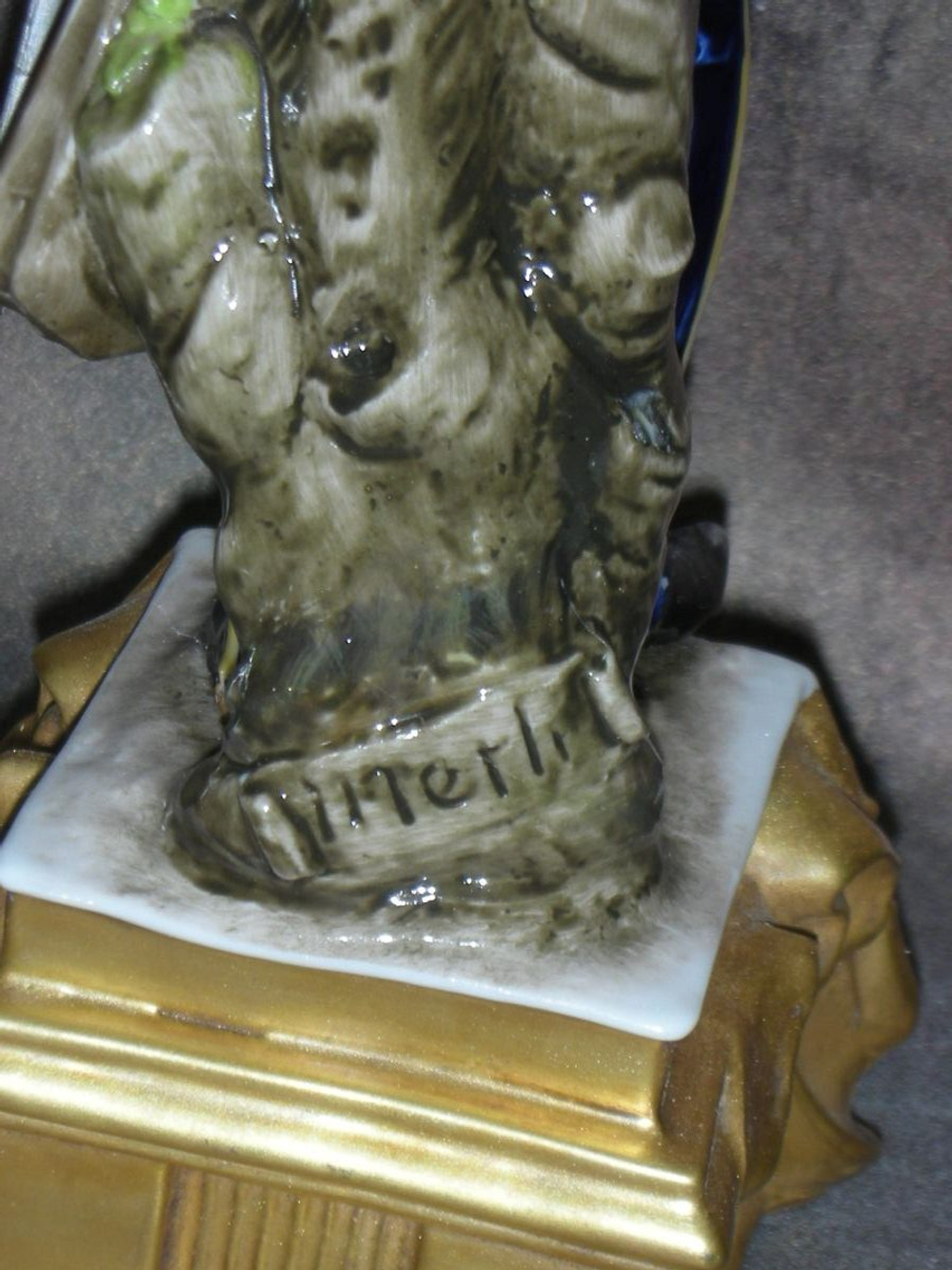 Статуэтка. Фарфор. Солдат. Гусар. Capodimonte. Италия