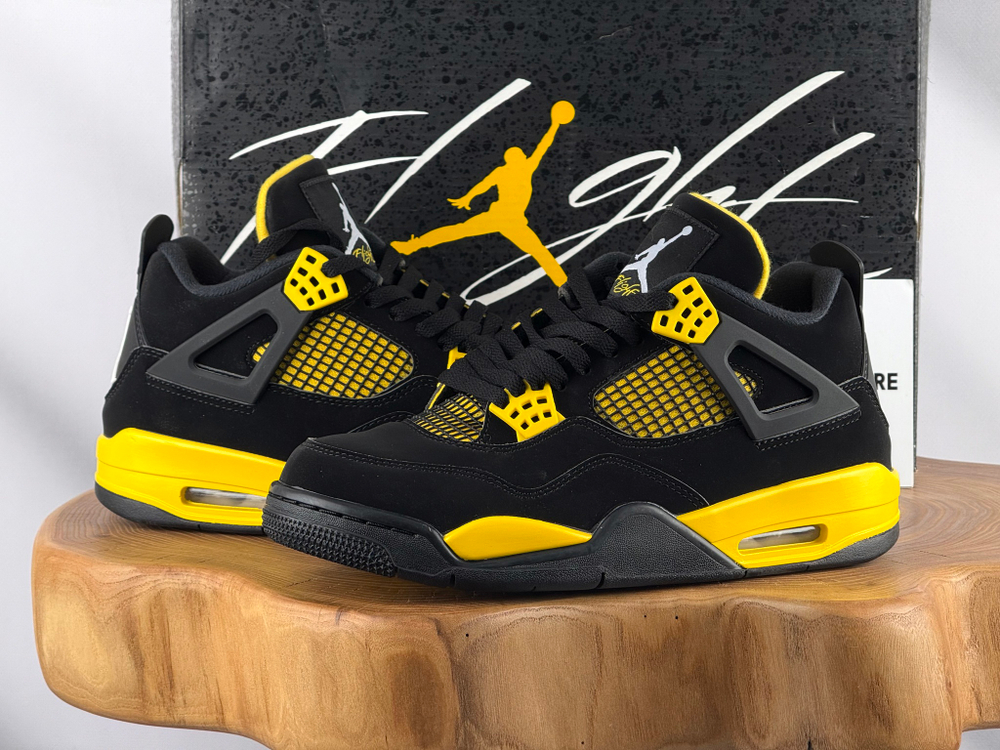 Air Jordan 4 Thunder 2023