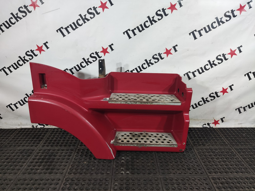 Корпус подножек правый