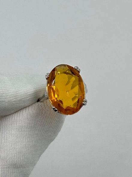 Кольцо с жёлтым кристаллом