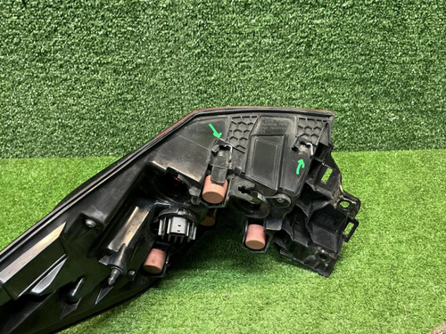 Фонарь левый внешний Toyota RAV4 5 XA50 (18-нв)