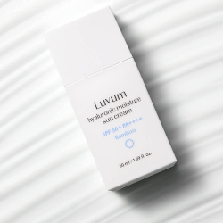 LUVUM Hyaluronic Moisture Sun Cream Bamboo SPF50+ PA++++ увлажняющий солнцезащитный крем (50 мл.)