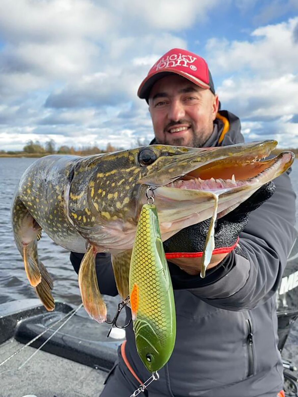 Воблер плавающий Lucky John BBS Original ARROW JERK F 015/029