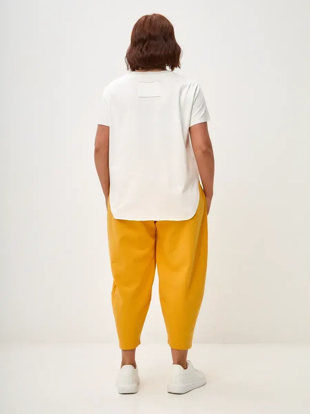 Футболка дизайнерская оверсайз с фигурным низом экрю