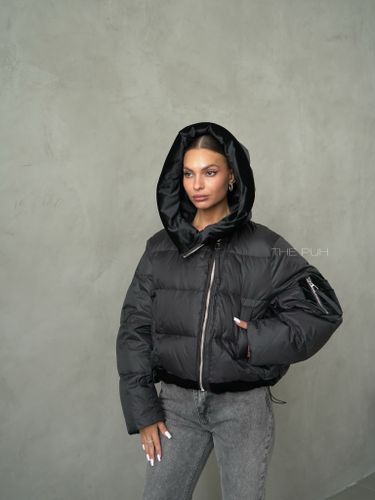 Черный пуховик с бархатными вставками