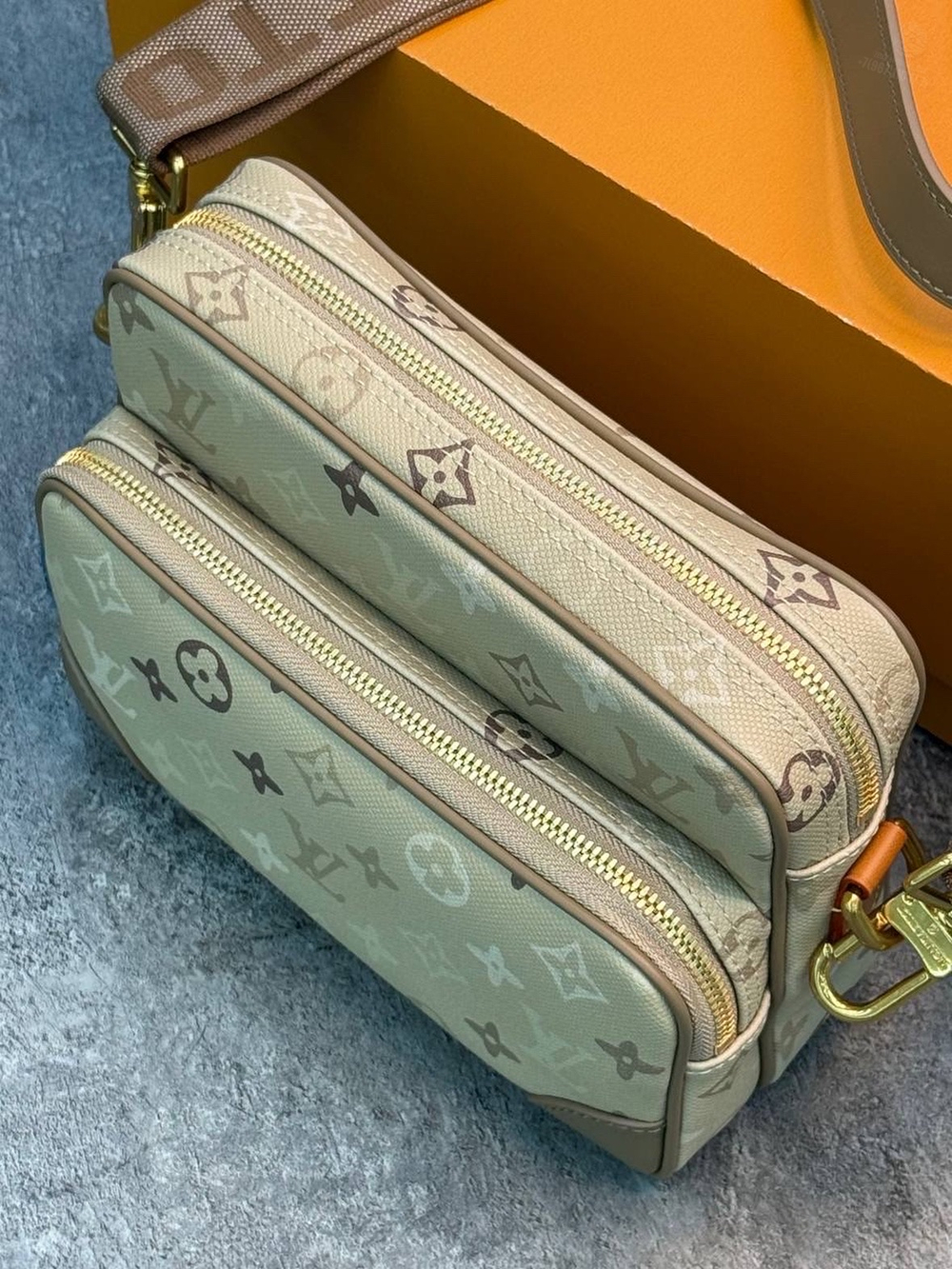 Сумка через плечо Louis Vuitton Nil G77