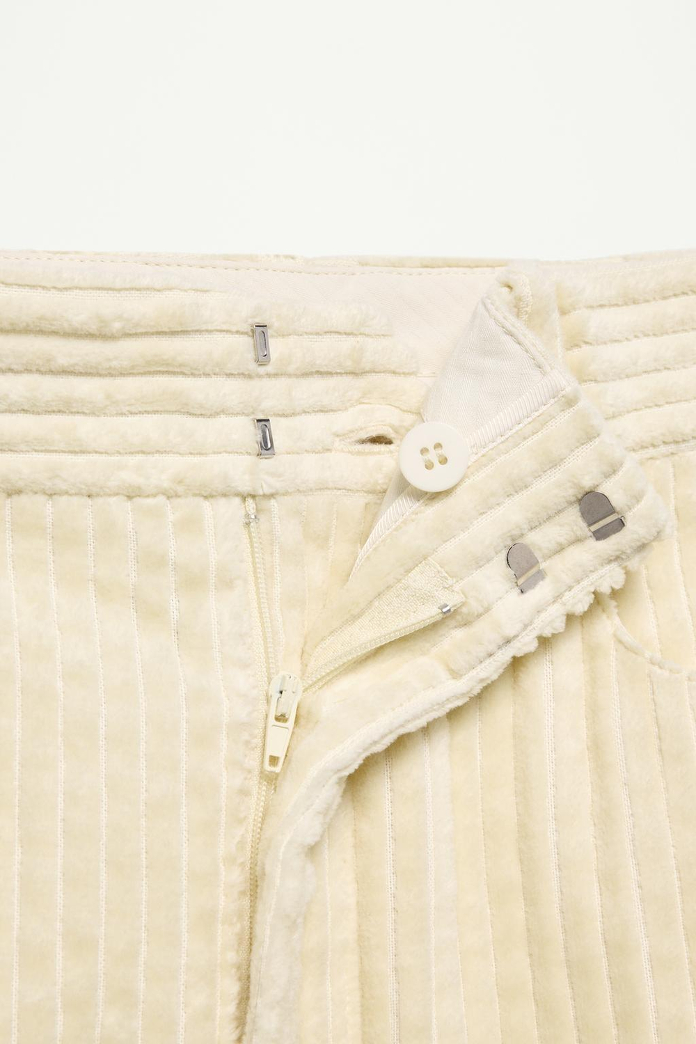 ZARA ВЕЛЬВЕТОВЫЕ РАСКЛЕШЕННЫЕ БРЮКИ — THE ITEM, ВАНИЛЬНЫЙ