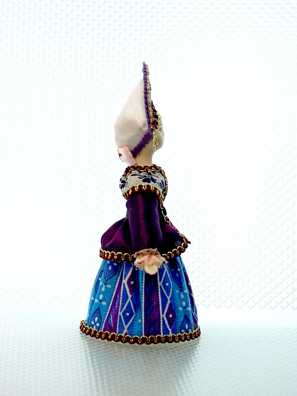 Кукла коллекционная Потешного промысла в Женском традиционном зимнем костюме.