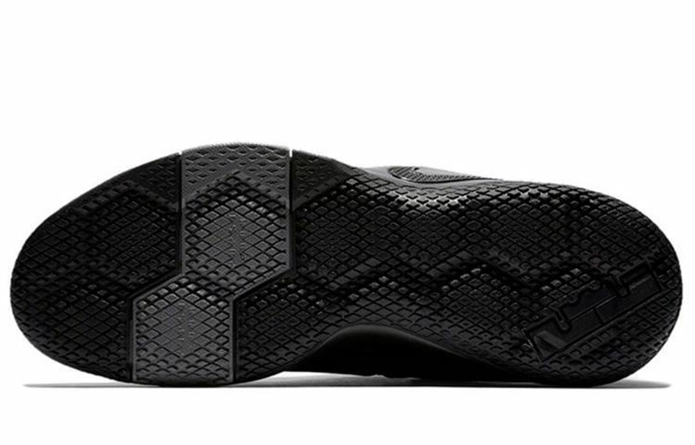 Кроссовки Nike Witness
