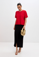 Футболка с кристаллами на воротнике