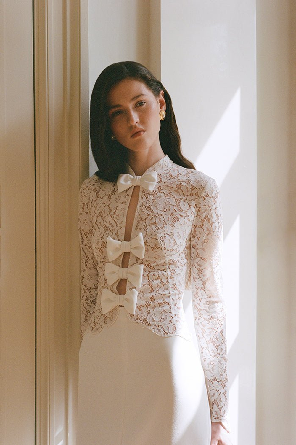 Платье макси из кружева и крепа