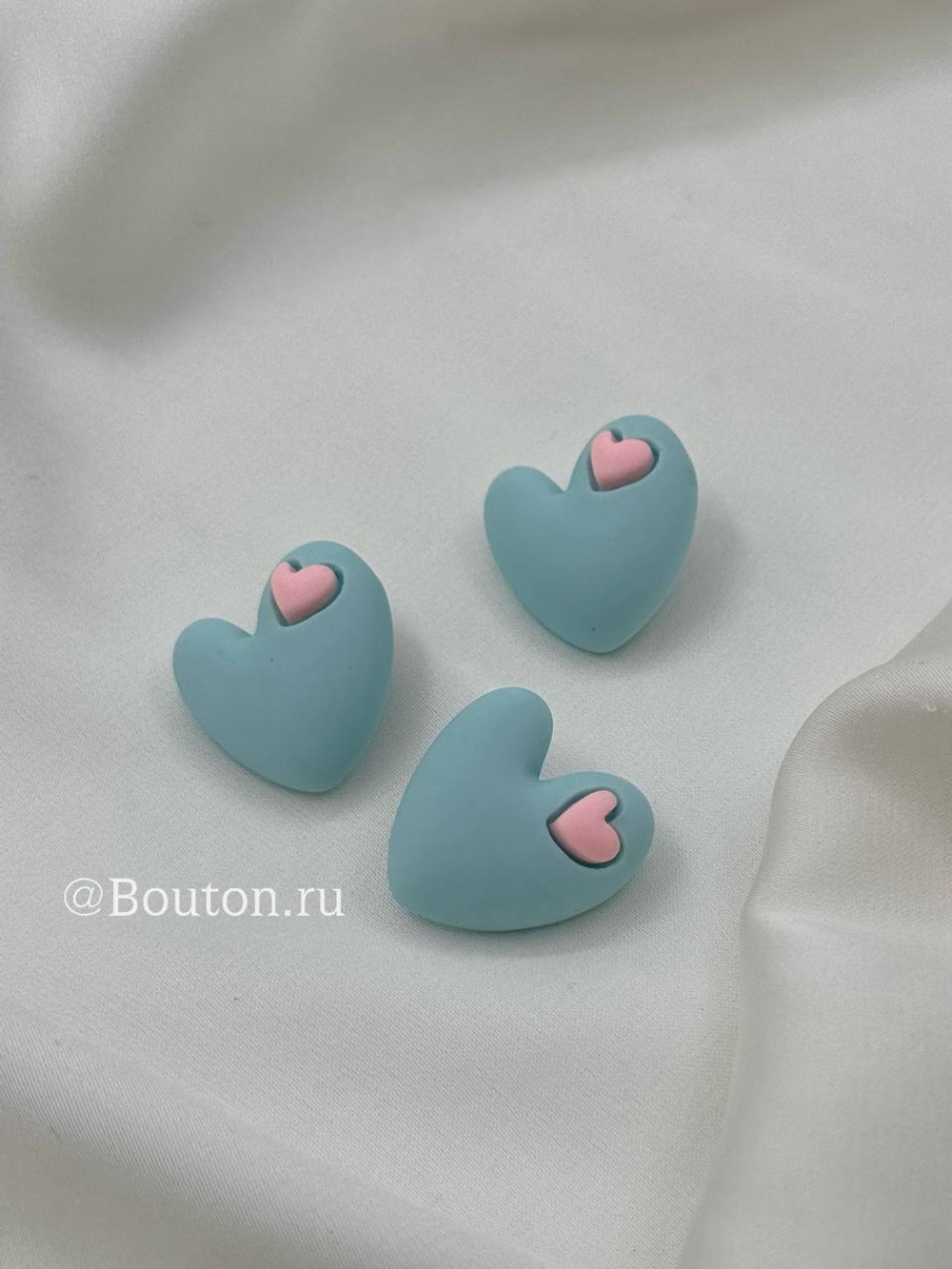 Пуговицы сердечки пластиковые голубые
