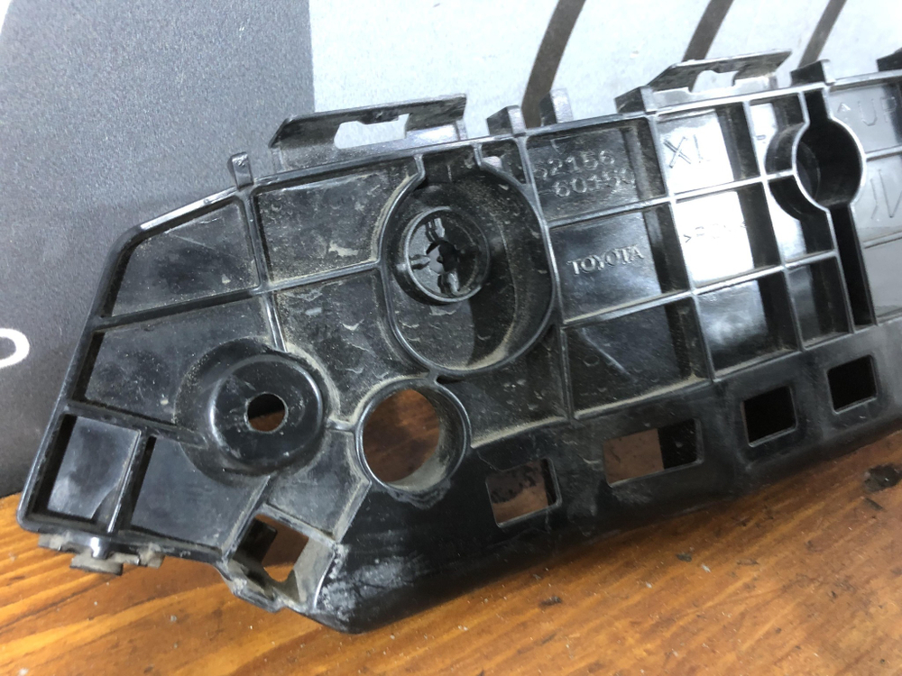Крепление заднего бампера Land Cruiser 300 21-нв Б/У Оригинал 5215660150