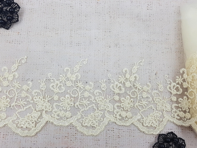 Вышивка на сетке, ш. 16 см, айвори