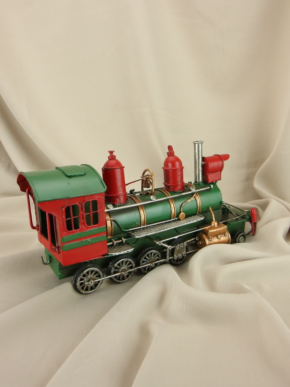 R&D Модель паровоза зеленый
