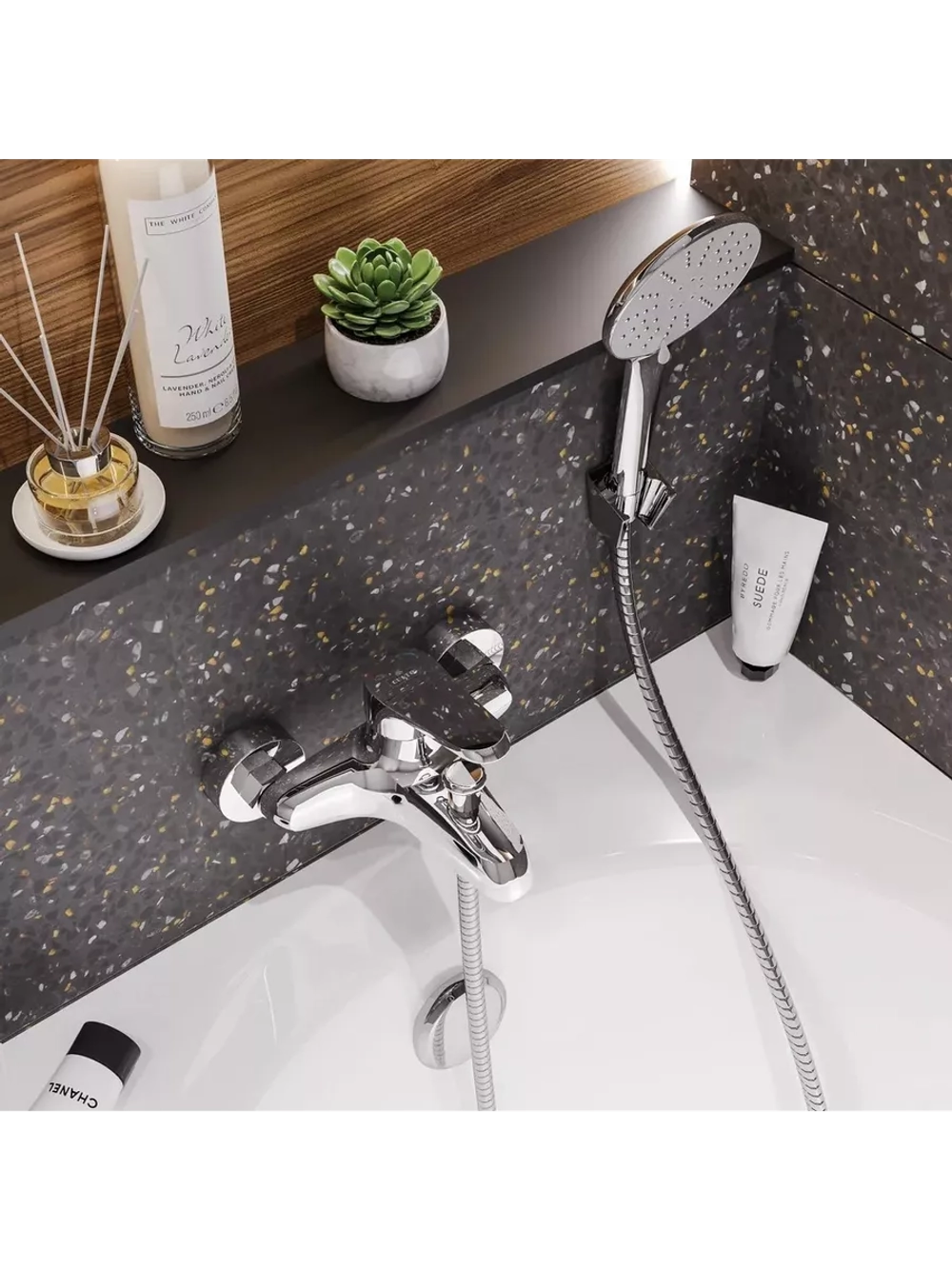 Смеситель для ванны с коротким изливом и лейкой EXTREME